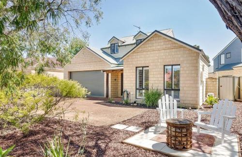 Dunsborough House | Driftwood - True Beachside Bliss with Games Galore