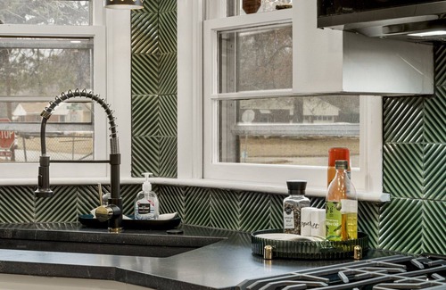 Mayo Meadow House | Driller’s Landing: EV & RV h/u. Art Deco by the Expo!