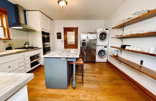 Sandpoint House | DT basecamp w/chef kitchen, yard & dog friendly