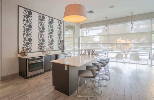 Evans Churchill Apartment | DT Phoenix | Pool, Gym, Parking, W/D Near Airport