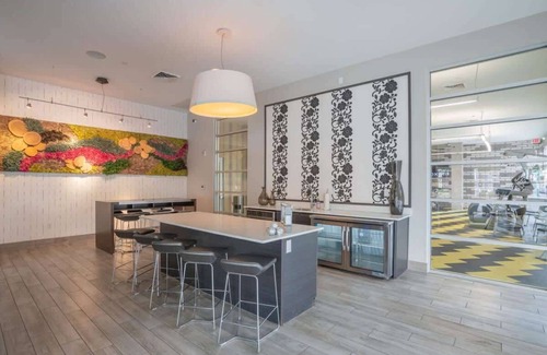 Evans Churchill Apartment | DT Phoenix | Pool, Gym, Parking, W/D Near Airport