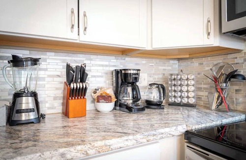 Duffy House | DT Retreat Cozy & Close to UofA!