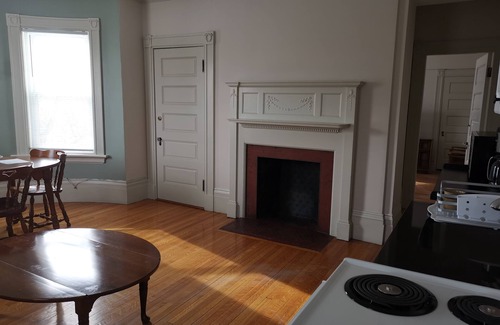 Worcester Apartment | DTWN 1 BDR Apt, free parking, walk to WPI, Palladium, MCPHS