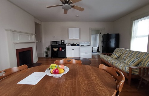Worcester Apartment | DTWN 1 BDR Apt, free parking, walk to WPI, Palladium, MCPHS