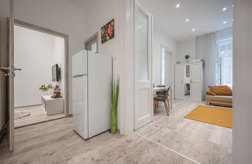 Belso-Ferencvaros Apartment | Dual 2BR Comfort Escape with 2 Bathroom by NW