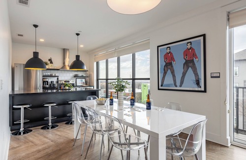 Historic Edgefield House | Dual Bachelor Pads w/Rooftop Lounge & Games | Sleeps 26 | 5 Min to Broadway