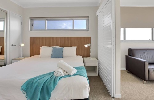 Mackay Apartment | Dual Key Apartment with Wifi Pool and Parking