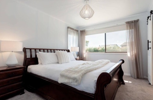 Norwood House | Dual Living with Indoor Pool, Parking & Sauna!