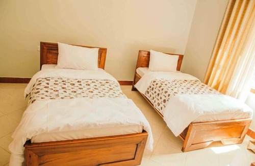 Moshi Cabin | Dual Mountain View Lodge