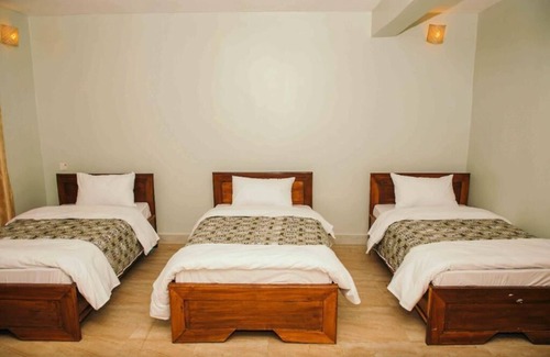 Moshi Cabin | Dual Mountain View Lodge