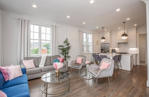 Rolling Mill Hill House | Dual Rooftop WalktoBroad 40 Bed