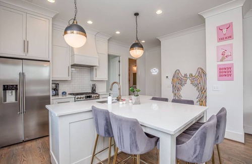 Rolling Mill Hill House | Dual Rooftop WalktoBroad 40 Bed