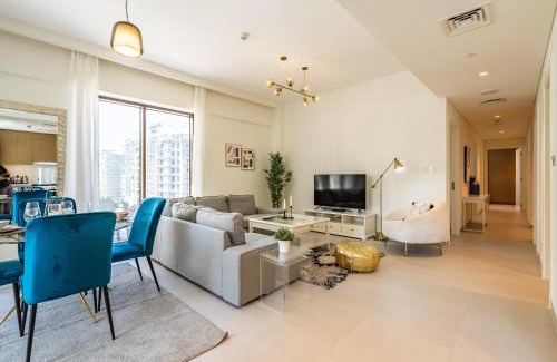 Dubai Apartment | Dubai Creek Gem, Stylish Condo With Two Balconies