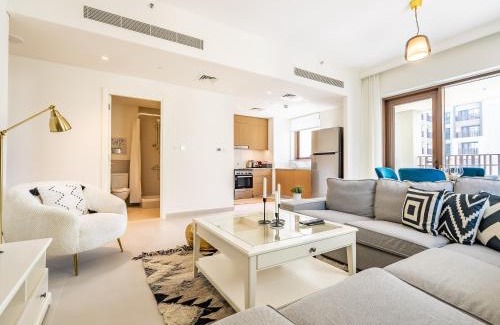 Dubai Apartment | Dubai Creek Gem, Stylish Condo With Two Balconies