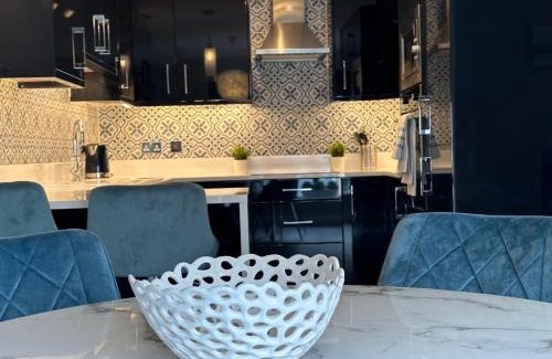 Sutton Cross Apartment | Dublin Airport Large Superior Serviced Apartment - Sleeps 6