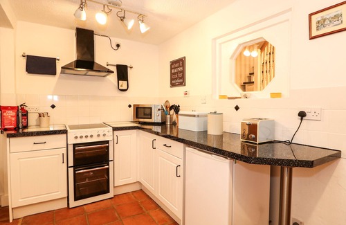 Snettisham Cottage | DUCK COTTAGE, family friendly, with a garden in Snettisham