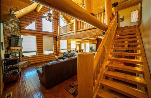 Duck Creek Village Villa | Duck Creek Cabin Pool Table and Close to National Parks