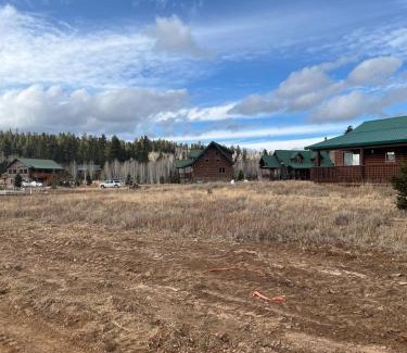 Duck Creek Village Villa | Duck Creek Cabin Pool Table and Close to National Parks