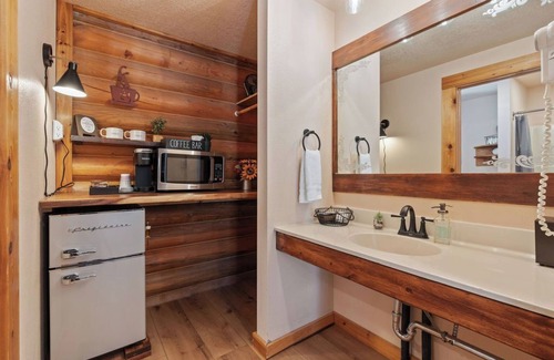 Duck Creek Village Hotel | Duck Creek Retreat King Suite Zion & Bryce