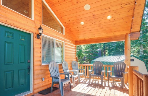 Duck Creek Village Cottage | Duck Creek Village Cabin w/ Fire Pit & Grill!
