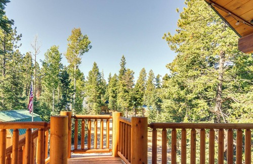 Duck Creek Village Cottage | Duck Creek Village Cabin w/ Fire Pit & Grill!