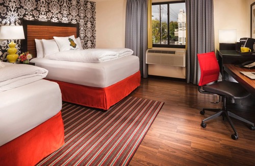 Lower Queen Anne Hotel | Duet Two Queen at The Maxwell: Pool, Family Room, Steps from Space Needle