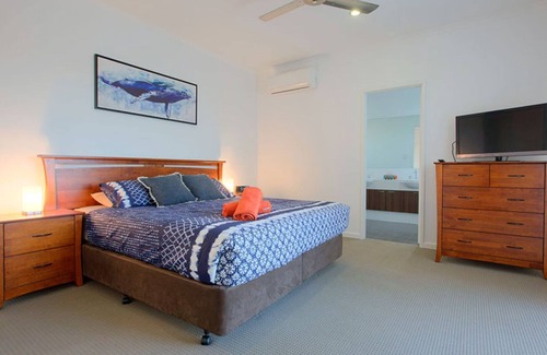 Exmouth Villa | Dugong Villa - Great Two story villa on the canals with a private Jetty.
