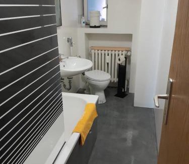 Mittelmeiderich Apartment | Duisburg Studio by TM