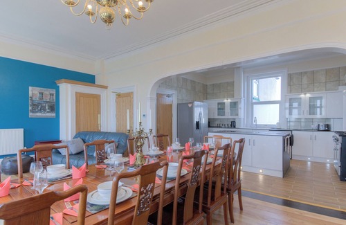 Great Yarmouth Apartment | DUKES Holiday Apartment. Magnificent Mansion Apartment with Panoramic Seaviews.