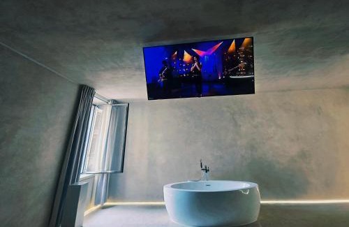 Rione III Colonna Apartment | DUNE at Spanish Steps Luxury Apartment-Suite