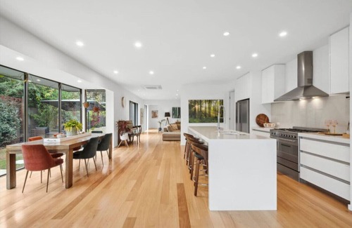 Torquay House | Dunes Pool & Spa Retreat