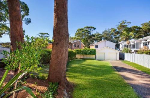 Vincentia House | Dunescape Family Retreat - 5BR beach house