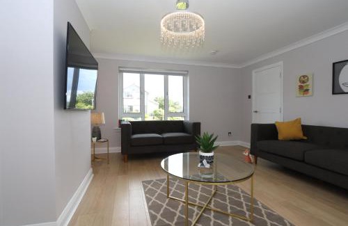 Pitcorthie House | Dunfermline - Luxury 3 bedroom 2 bathroom detached house with garden
