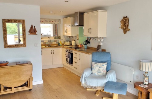Brixham Apartment | Dunlin 3 - The Cove - sleeps 4 guests in 2 bedrooms