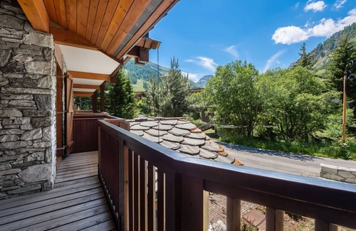 Val-d'Isere Apartment | Duplex élégant au centre de Val d'Isère, proche pistes, parfait pour famille de 7