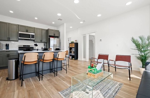 Fair Lawn Apartment | Duplex 4BR Sleeps 10/Parking+Laundry Near NYC