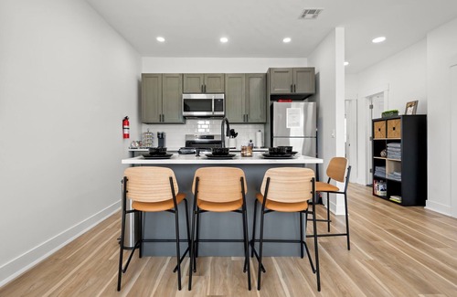 Fair Lawn Apartment | Duplex 4BR Sleeps 10/Parking+Laundry Near NYC
