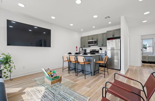Fair Lawn Apartment | Duplex 4BR Sleeps 10/Parking+Laundry Near NYC