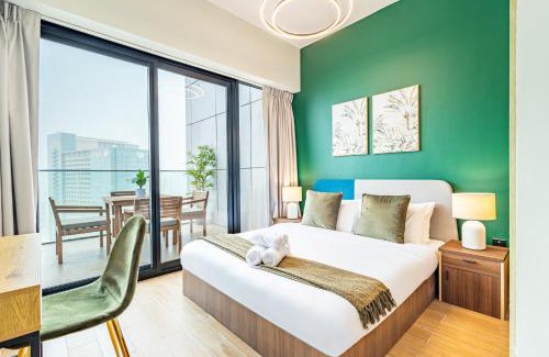 Abu Dhabi Apartment | Duplex - 5 min walk from Cleveland, ADGM & Galleria Mall - 3BDR - Maryah Island & ADGM - Huge Balcony - Full Canal & City Views - Perfect for Families & Groups