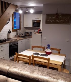 Saint-Gervais-les-Bains Apartment | Duplex 6 pers, avec 8 couchages, garage, WIFI, calme, proche des pistes, top équipé et linges fournis, vue magnifique