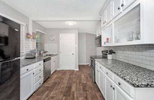 Huntsville Apartment | Duplex Apartment w/Office Space