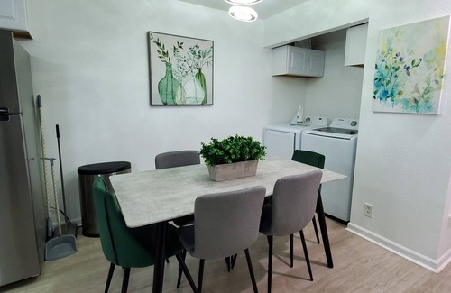 East MLK House | Duplex Home - Unit A & B Near DWTN & ATX Airport