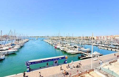 Cap d'Agde Apartment | Duplex-HYPER Centre Cap d'Agde - 9 personnes - Vue port et Mer - WIFI