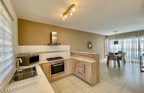 Flic-en-Flac House | Duplex - pool, jacuzzi & views