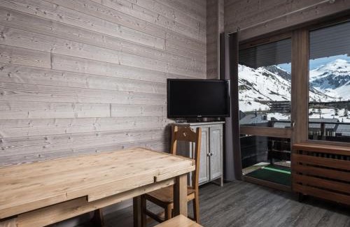 Le Lavachet Apartment | Duplex rénové, skis aux pieds, balcon, proche commerces, 8 pers, animaux acceptés - FR-1-502-466