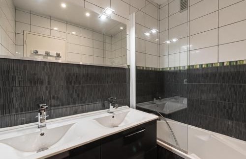 Le Lavachet Apartment | Duplex rénové, skis aux pieds, balcon, proche commerces, 8 pers, animaux acceptés - FR-1-502-466