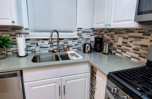East MLK House | Duplex - Unit B Near DWTN & Austin-Bergstrom Airport