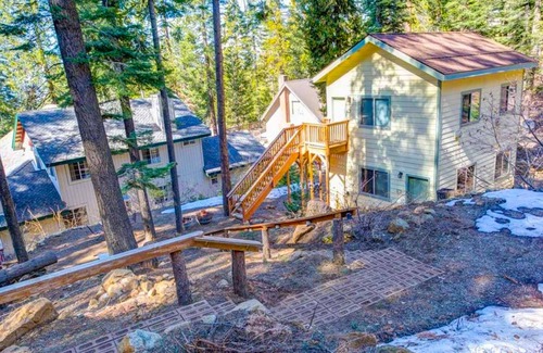 Yosemite West House | Duplex upper level with prime location in Yosemite National Park