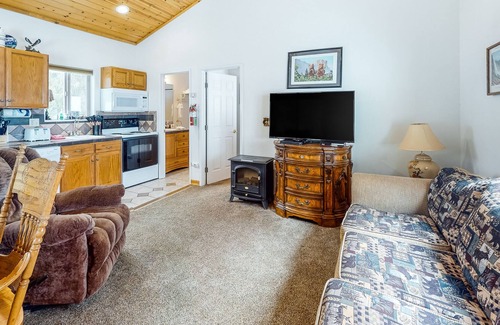 Yosemite West House | Duplex upper level with prime location in Yosemite National Park