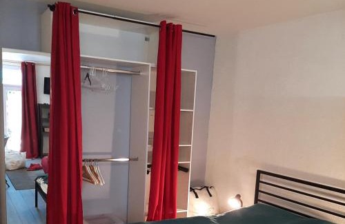 La Rochelle Apartment | Duplex14h 1er étage jardinet 1 parking ou studio14B rdc terrasse sans parking